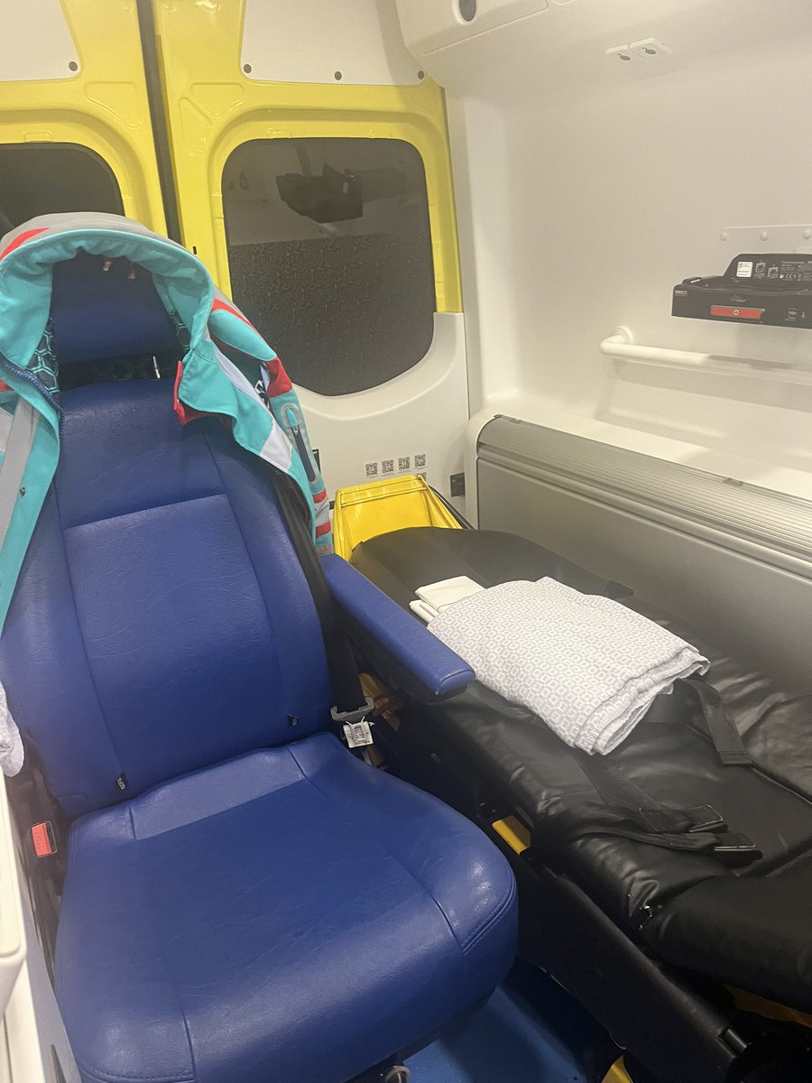 Een kijkje in de ambulance krijg ik niet iedere dag, gelukkig was ik slechts op bezoek😀. Heel mooi om te zien hoe de ambulancedienst iedere dag weer paraat staat en hoe bevlogen de medewerkers zijn!