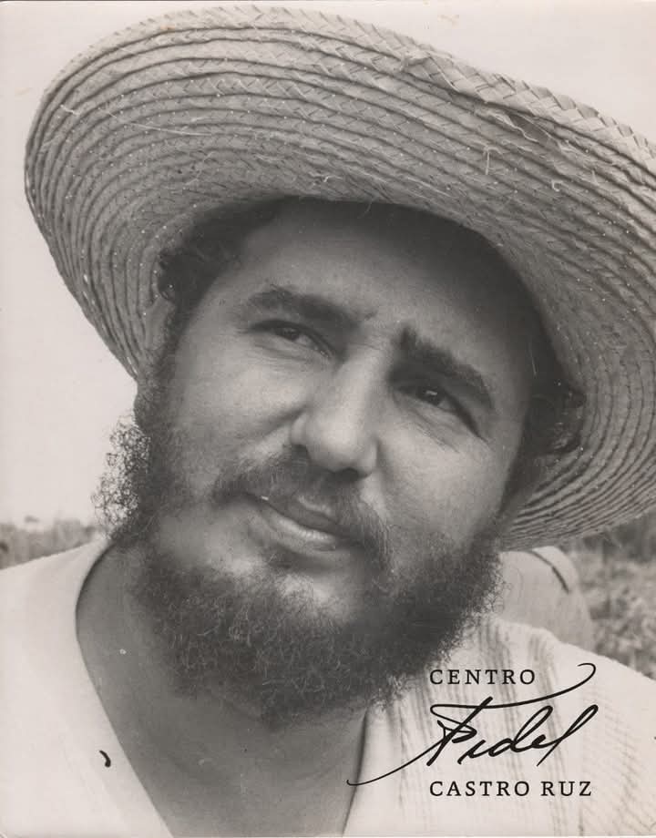 PedroCSilva83's tweet photo. Muchos son todavia los males contra los que tenemos que luchar, los defectos, los vicios, para merecer un futuro mejor, el cual solo se puede ganar con sudor y con sacrificio. No lo ganaremos durmiendo en la sombra.
#ProsaPresente
#FidelPorSiempre
#Cuba https://t.co/HuLiQlFUXR