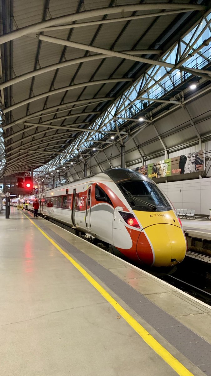 _KristianDB's tweet photo. This morning #LeedsCityStation ⁦@LNER⁩ 12/12/24 https://t.co/i8zxoC14ed