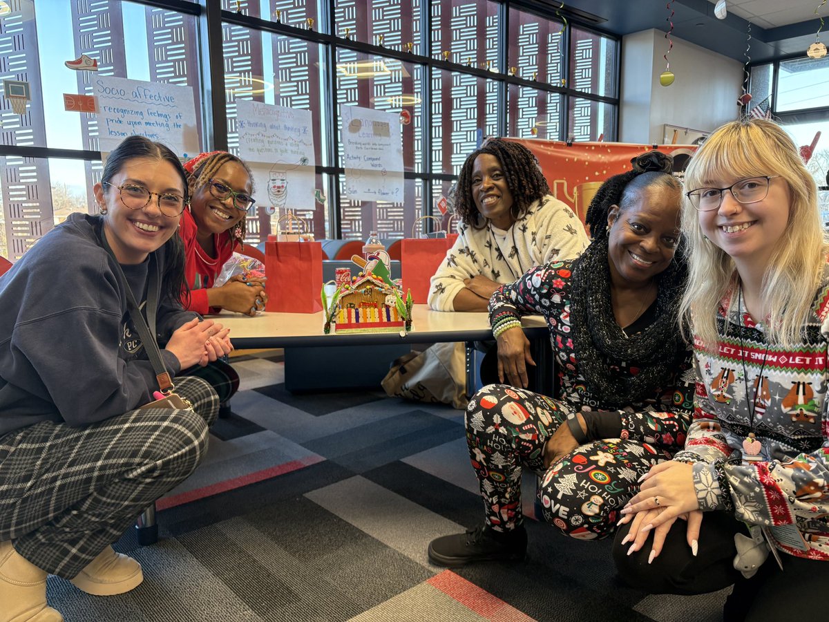 EaglesWelborn's tweet photo. Comfy and cozy at Welborn! 💤 Teachers rocked Pajama Day for Spirit Week yesterday bringing comfort and spirit to the classroom! https://t.co/IVwwJvq6Xj