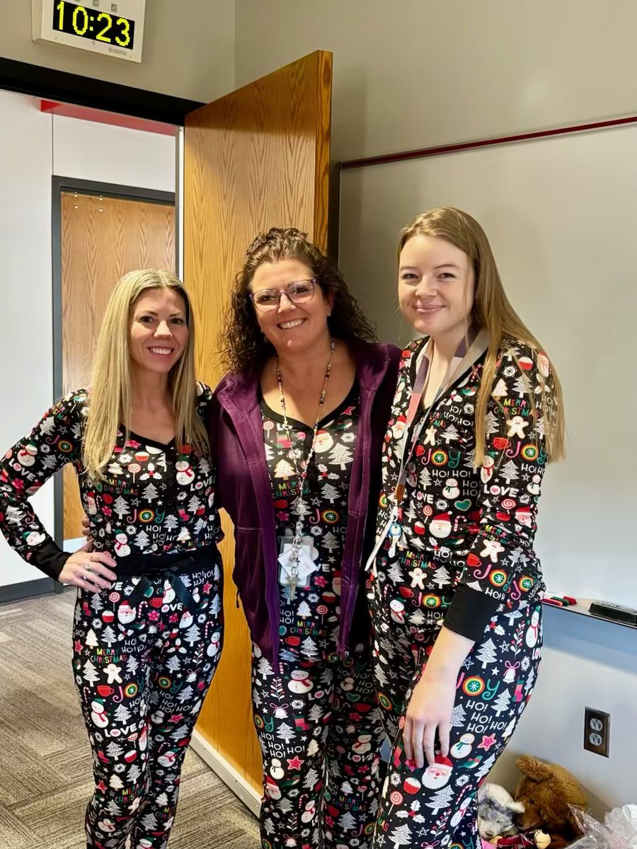 EaglesWelborn's tweet photo. Comfy and cozy at Welborn! 💤 Teachers rocked Pajama Day for Spirit Week yesterday bringing comfort and spirit to the classroom! https://t.co/IVwwJvq6Xj