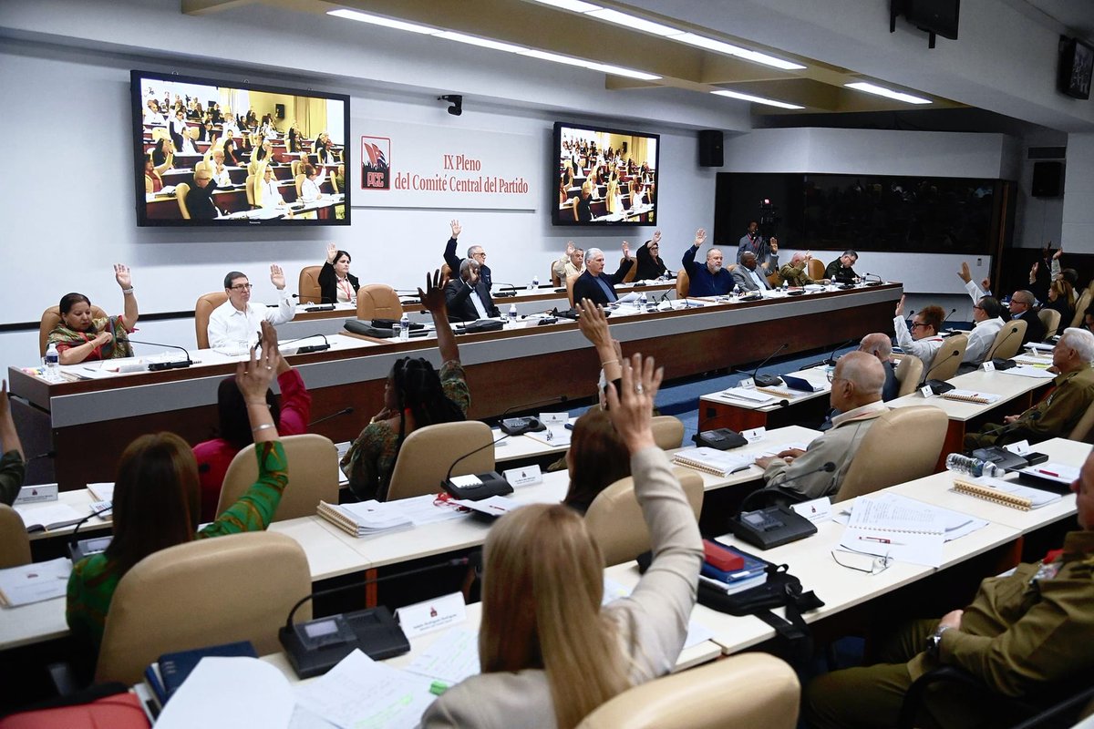 MeyvisEstevezE's tweet photo. En días cruciales e históricos para el país, desarrollamos el IX Pleno del Comité Central del @PartidoPCC. Temas cruciales para el futuro de la economía y la sociedad cubana son analizados en este importante encuentro. 

#ConLaFuerzaDeLaUnidad #SiempreJoven https://t.co/xLZ8irYU0q