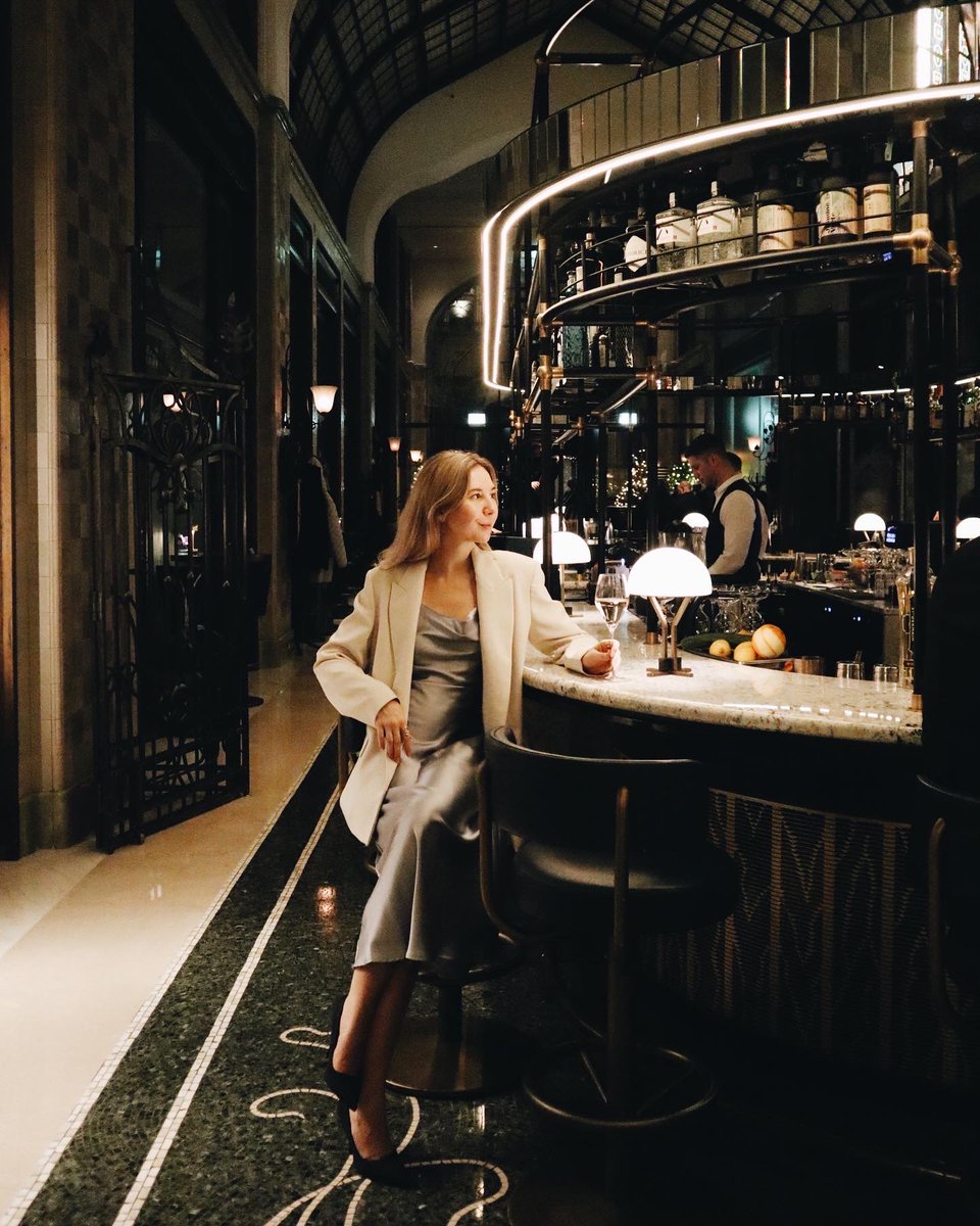 Celebrating the season’s sparkle at @muzsabar 🌟✨ Excitement fills the air as we count down to an unforgettable Festive Season! 

📸 x @sofikulin
#fsfestive #fsbudapest #greshampalace #fourtheseason