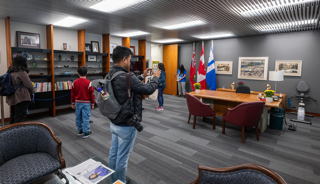 cityoftoronto's tweet image. Showcase your building or site for Doors Open Toronto 2025! Review the criteria and add your site for consideration by January 17. 

Learn more: toronto.ca/doorsopen  

Pictured: Mayor’s Office at Toronto City Hall