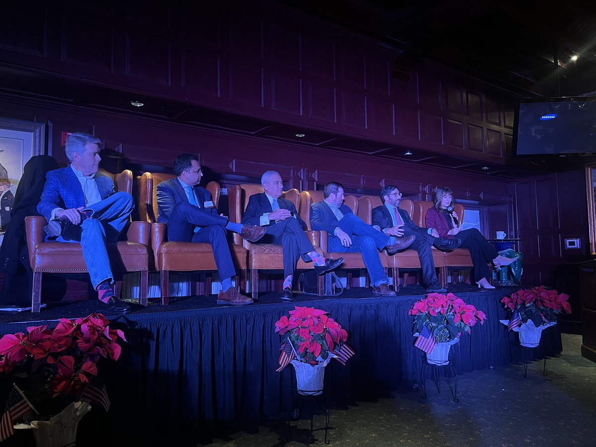 Great morning with <a href="/BroadbandCensus/">Breakfast Media</a> discussing what to expect on broadband policy in the new administration and Congress!