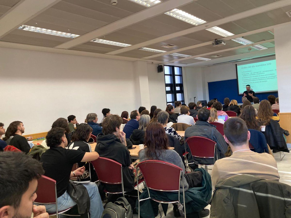 Hoy más de cien alumnos, profesores y trabajadores de la UC3M nos hemos reunido para organizarnos frente a la ofensiva de la Comunidad de Madrid a las universidades públicas 

Constituimos la plataforma que nos permitirá organizarnos desde abajo para defender la pública!