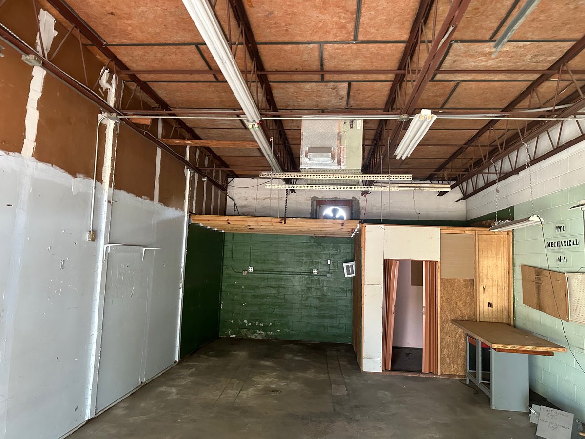 ChuckBuc2's tweet photo. Rent @ closing: $325
Rented today @ $600

Demand for these units have been incredible. Drywall, paint, and LED lights (plus the exterior work) 

I posted these  on FB marketplace on Monday and have had almost 1,000 views, multiple tours. Larger units @ $675 with great demand https://t.co/0PhNKskAVG