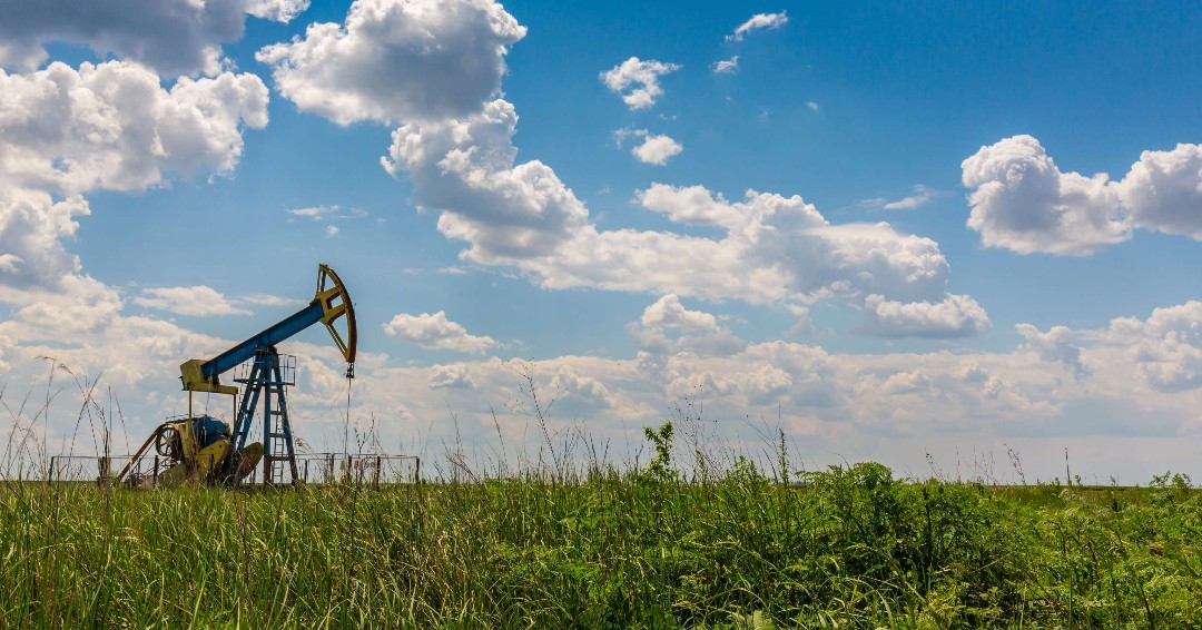 ArapahoeCounty's tweet photo. Commissioners approved amendments this week to oil and gas regulations for operations within unincorporated Arapahoe County. The amendments represent some of the strictest oil and gas operational regulations in Colorado. Details: https://t.co/WD8ZwlCKln https://t.co/OsbC3UhgE3