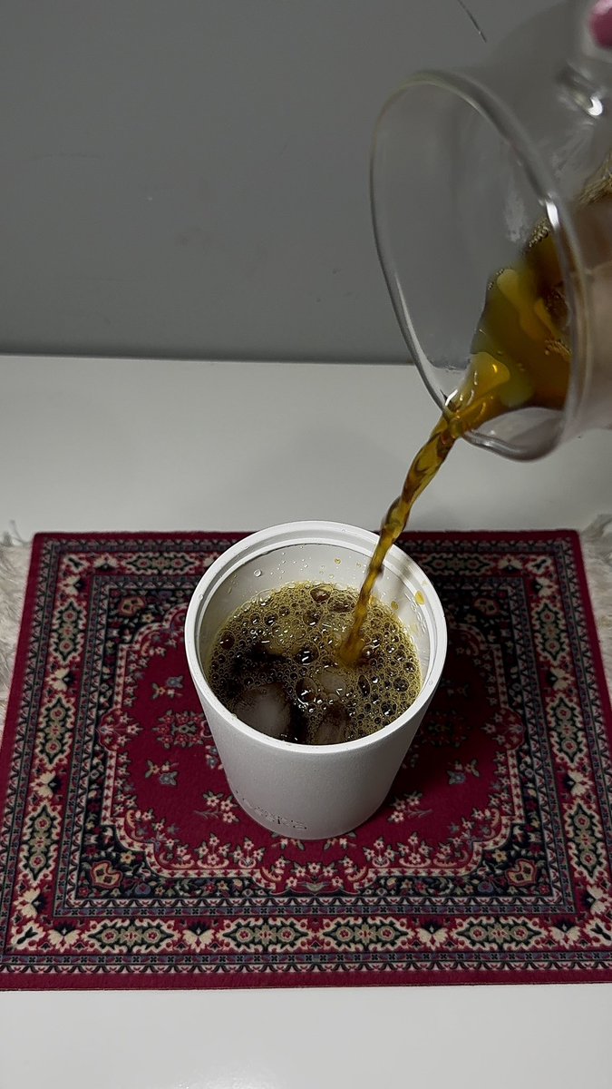 dal_044's tweet image. اشرب قهوتي 
لأن محدٍ جاته الدنيا على مايتمنى .