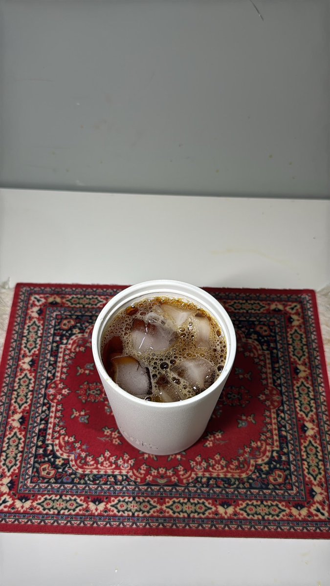 dal_044's tweet image. اشرب قهوتي 
لأن محدٍ جاته الدنيا على مايتمنى .