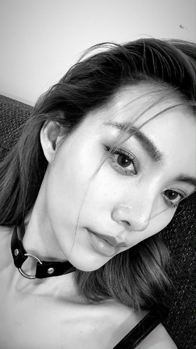 girlslovenation's tweet photo. #OrmFolk #ormkorngraduation #Orm1stFMNanning #ormkornaphat #LingOrm #orm #ormling #BlackAndWhite #pretty https://t.co/q5lR2tfuNE