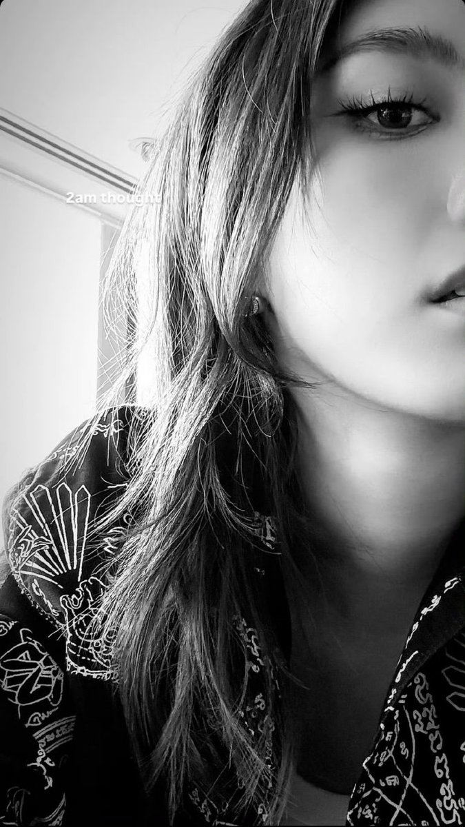 girlslovenation's tweet photo. #OrmFolk #ormkorngraduation #Orm1stFMNanning #ormkornaphat #LingOrm #orm #ormling #BlackAndWhite #pretty https://t.co/q5lR2tfuNE