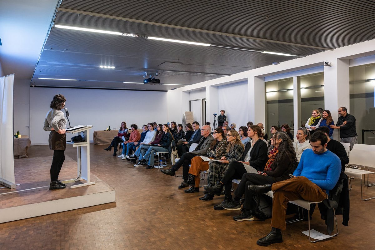 Museu Tàpies (@museutapies) on Twitter photo Ahir va tenir lloc l'entrega de premis del 1er Concurs d'Escriptura Crítica Teresa Barba. L'actriu Marta Bassols va fer la presentació de l'acte. Els premiats van ser l’alumnat de 6è de primària (<a href="/EscolaSamuntada/">Escola Samuntada</a>), Mireia Caís (<a href="/EscolaSolc/">Escola Solc</a>) i Natàlia Garcia (<a href="/IEAOm/">IEA Oriol Martorell</a>). Ahir va tenir lloc l'entrega de premis del 1er Concurs d'Escriptura Crítica Teresa Barba. L'actriu Marta Bassols va fer la presentació de l'acte. Els premiats van ser l’alumnat de 6è de primària (<a href="/EscolaSamuntada/">Escola Samuntada</a>), Mireia Caís (<a href="/EscolaSolc/">Escola Solc</a>) i Natàlia Garcia (<a href="/IEAOm/">IEA Oriol Martorell</a>).