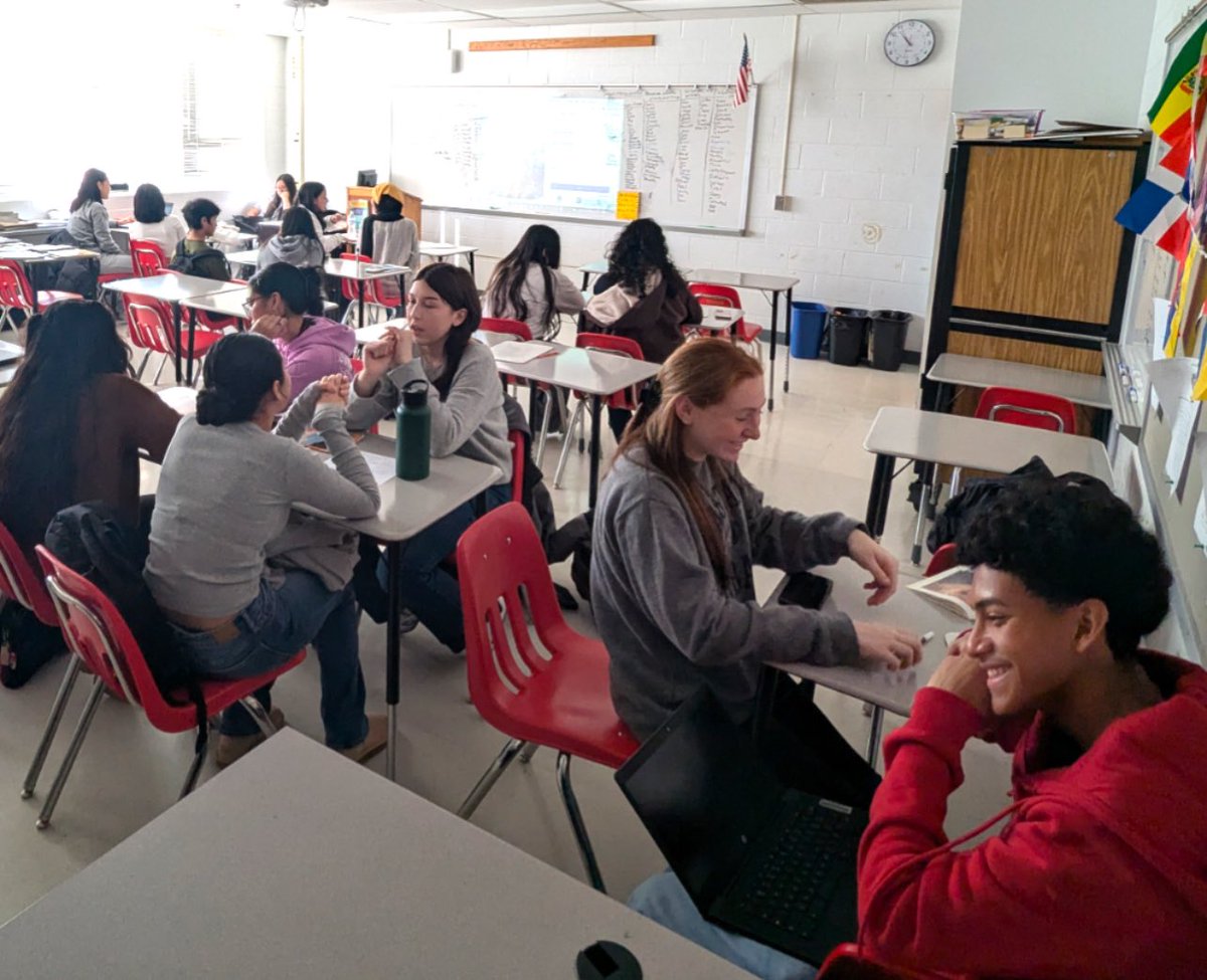 ms_englund's tweet image. National English Honor Society students have partnered with newcomer multi-lingual students during Pride Time to increase engagement around reading and writing skills while also fostering community within the student body at Annandale! #AtomNation @AnnandaleAtoms