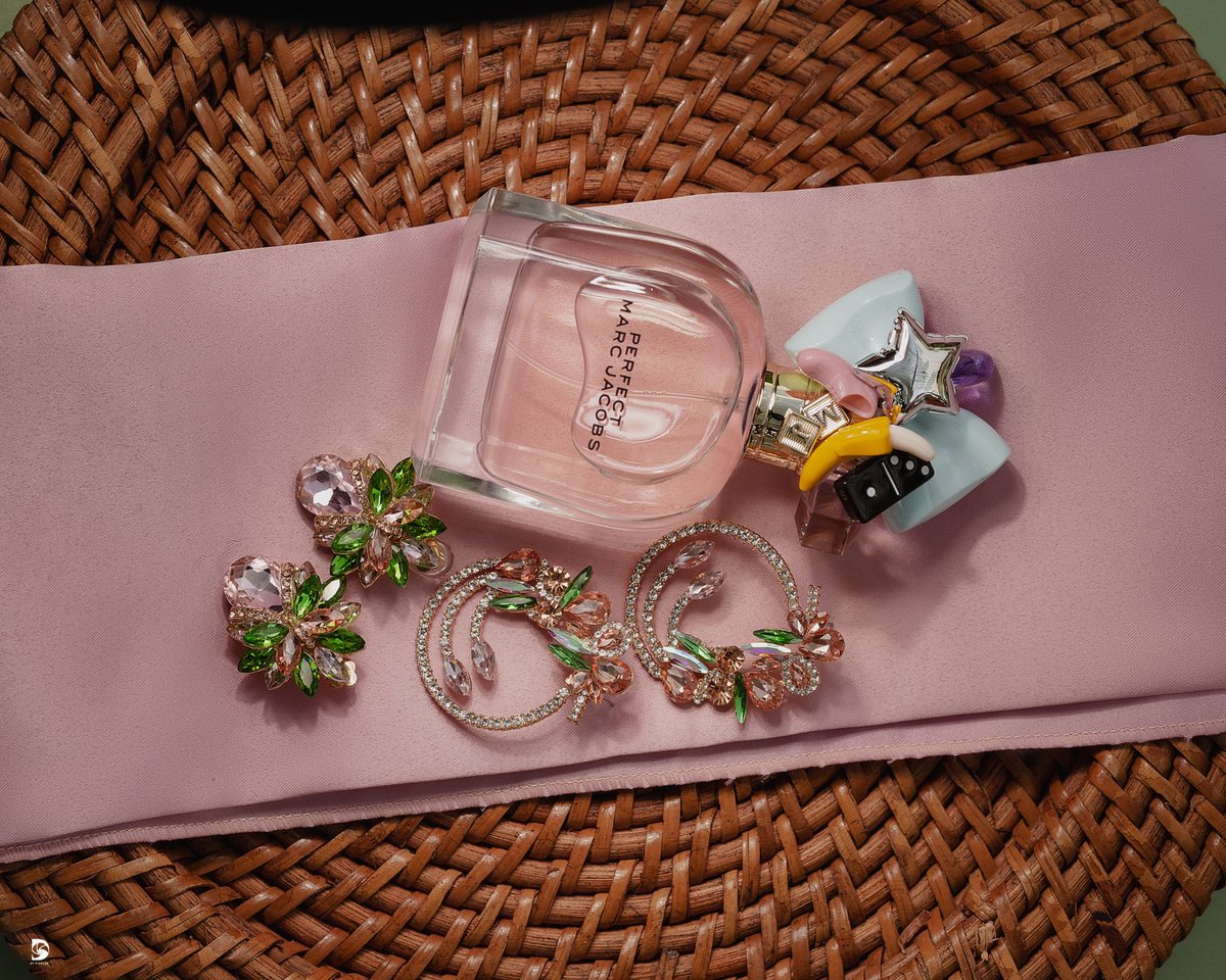 DFPixelss's tweet photo. Beautiful bridal accessories 

Kafui ❤️ Freda

Photogrpahy @dfpixelss_
Videography @play_est 
Makeup @finessebymaanaa 
Decor @detailed_event 

#dfpixelss #dedicatedforever #dfbrides #playest #kafuiandfreda #fyp https://t.co/1C0hioAgpg