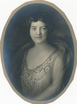 graniterockco's tweet photo. When Graniterock founder Arthur Wilson died suddenly in 1929, his young wife, Anna Rhea Wilson, became president of the company. 
A woman in a man’s world, Anna signed business correspondence A.R. Wilson. https://t.co/yMkR91Um6r
