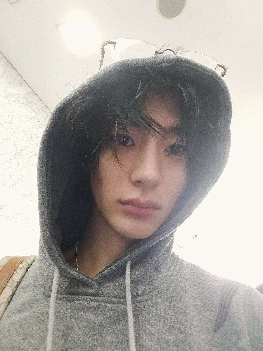 พี่นอนยังครับ ต้าเพิ่งกลับจากยิม ไปกินโจ๊กหลังมอกันมั้ยเดี๋ยวต้าไปรับ ถึงแล้วต้าโทรไปนะรับสายด้วย