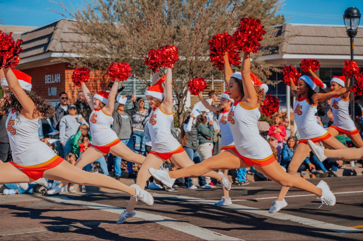 HCParadeAZ's tweet photo. The spirit of Christmas shines brightest in Glendale at the Hometown Christmas Parade!
Check out our website to view the Parade route and some FAQs about attending: https://t.co/3mjLMUxcQM https://t.co/FT39J6LJSq