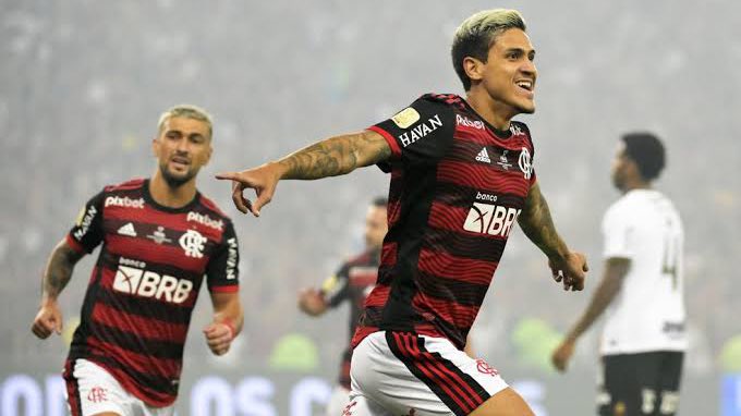 yannecrispim's tweet photo. Na Copa do Brasil 2022, Pedro marcou:

• 1 gol vs. Altos no jogo de ida;
• 2 assistências no jogo do "Inferno", vs. Atlético-MG, nas oitavas;
• 1 golaço de bicicleta (decisivo) vs. Athletico, fora de casa, nas quartas;
• 1 gol vs. Corinthians, na final. https://t.co/Rz0rJQ9Qu6