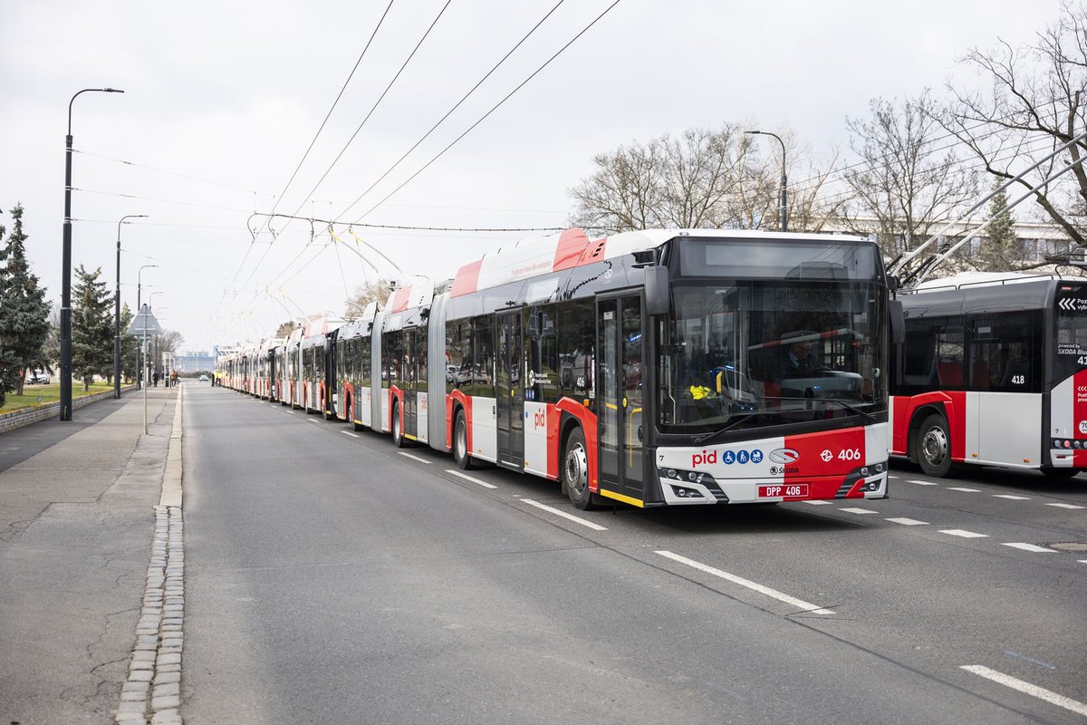 Just in: the eBRT 2030 project reports on the recent conference in Prague. You can download the city agency's report at the end.
DPP rejects the popular belief that all bus electrification can by done by battery buses as a "misconception". <a href="/humantransit/">Jarrett Walker</a> 
ebrt2030.eu/ebrt2030-stops…
