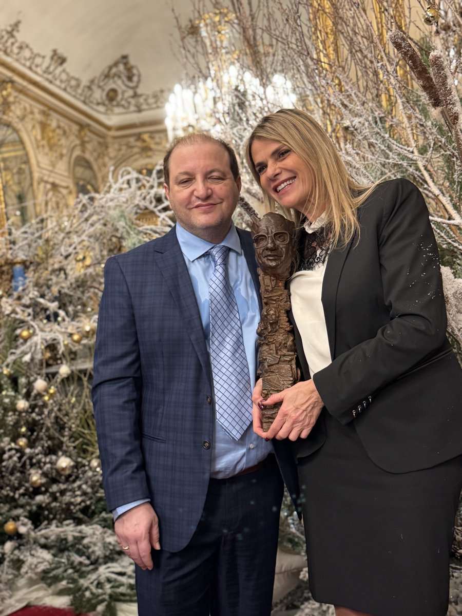 valeriepereztv's tweet photo. Remise du Prix Edgar Faure ce lundi 9 décembre au Sénat 🏛️ 

Retour en image ⬇️

#senat #edgarfaure #prix #destinsdefemmes #livre #edgardaure #politique https://t.co/dzByGNwHLN