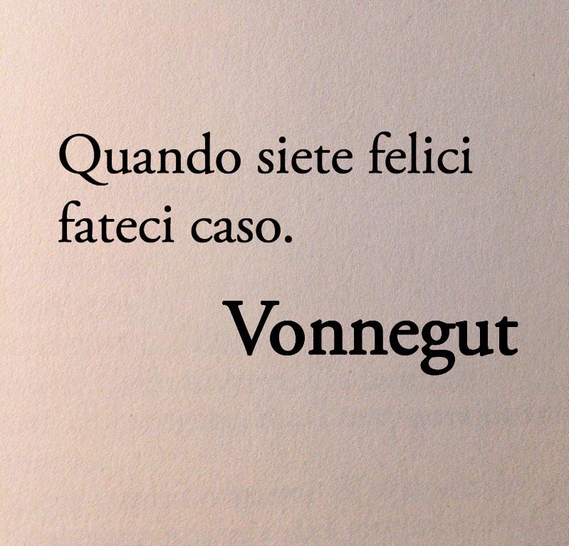 Poesiaitalia's tweet photo. Queste parole di Vonnegut: immersi nella routine, dimentichiamo i momenti di gioia. Fermati, osserva e godi i brevi istanti di felicità. https://t.co/ZyKjX99g84
