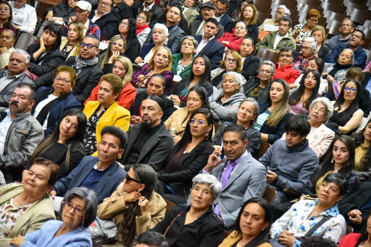 integracionbta's tweet photo. #ComoDato

🏘️Actualmente, Bogotá cuenta con 30 Casas de la sabiduría distribuidas en todas las localidades, allí las personas 💛potencializan sus habilidades, construyen🤝redes de apoyo, además de dejarnos un mensaje claro la 👵🏻#VejezPoderosa se construye con inclusión y respeto. https://t.co/On7TB8Tq1p