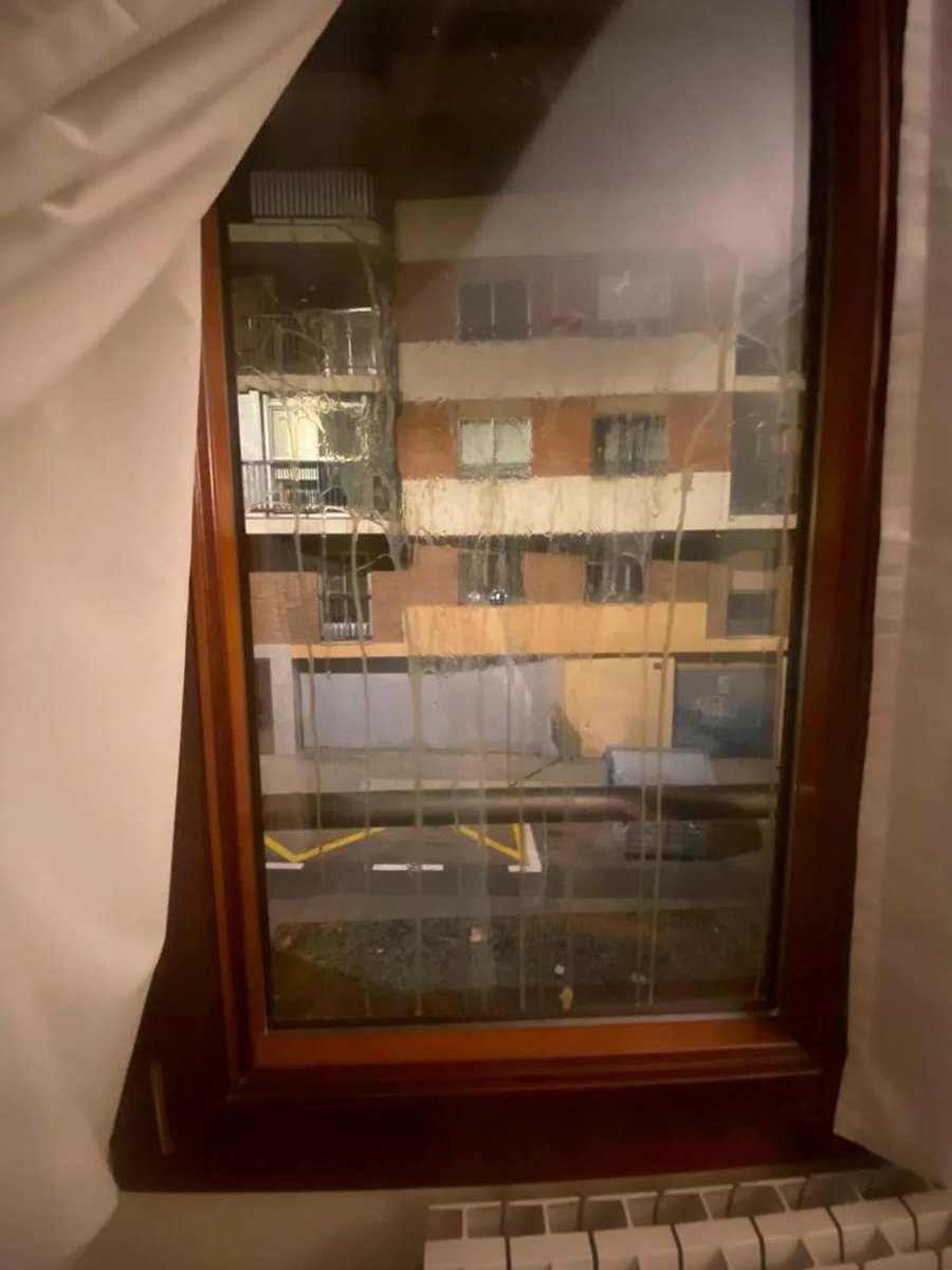 joseljartoo's tweet photo. Alguien acaba de cruzar un límite que no se puede cruzar. Vinieron a tirarme huevos a mi ventana, a mi casa. Voy a recopilar todas las respuestas a este tuit y pienso hacer una denuncia colectiva. No se molesten en borrar nada porque tengo fotos y videos de todo.

Saludos. https://t.co/Pxbld47qRb
