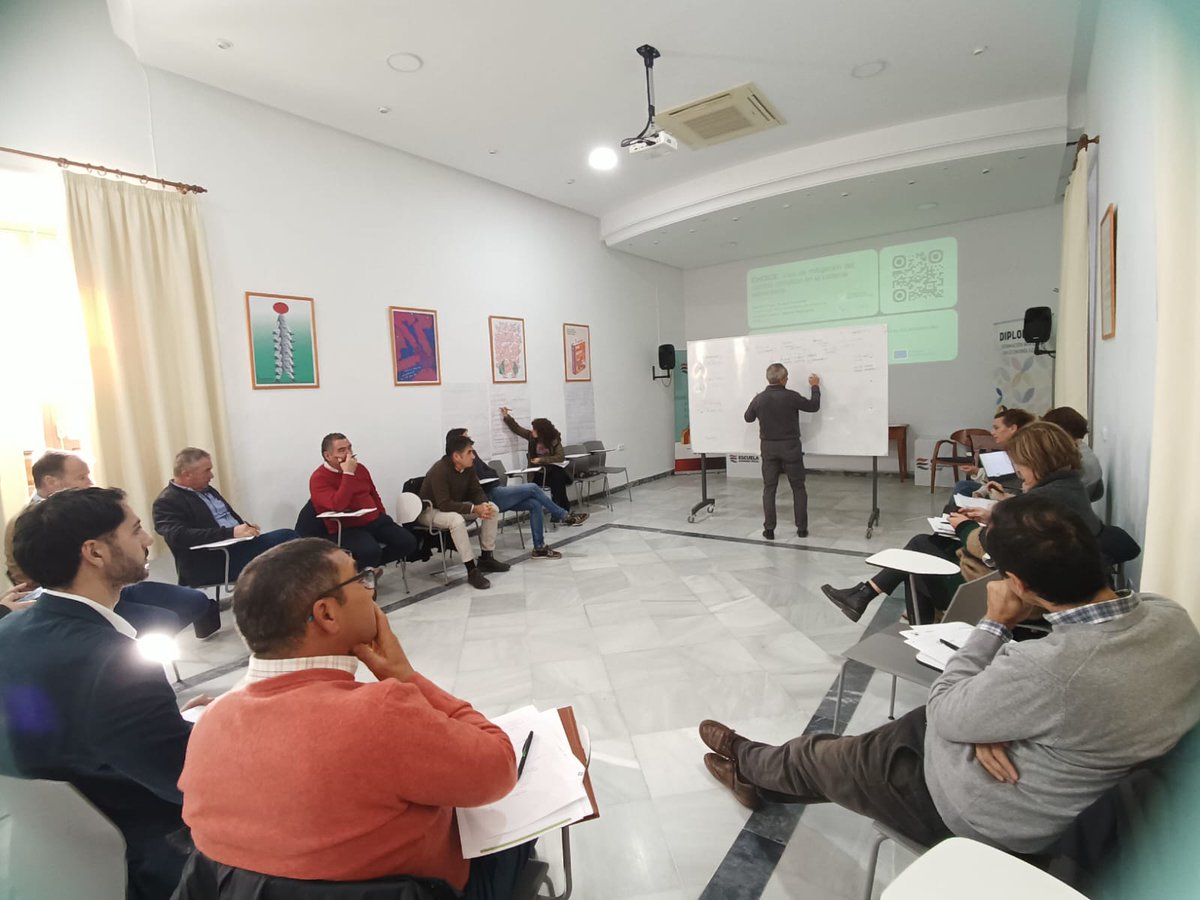 bioazul_spain's tweet photo. 🌿 El pasado martes participamos en el 1º Participatory Lab del piloto español de @ClimatechoiceEU 

Junto a @CoopsAgroAND y @Rurapolis reunimos al sector del olivar y la ganadería para impulsar prácticas sostenibles. 🌍🤝

#ClimateChoice #AgriculturaSostenible #Bioeconomía https://t.co/b6XAXgkdLk