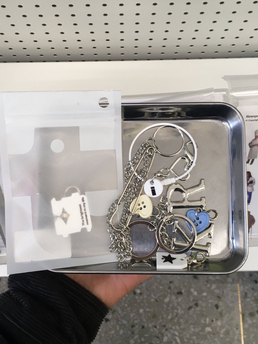 sumx04's tweet image. 📍성수 taag

최애 이니셜로 키링 만드는데 조합 생각하느라 머리 아팠슨 ꙩ_ꙩ 생각보다 키링 가짓수가 적을수록 예쁜 것 같음