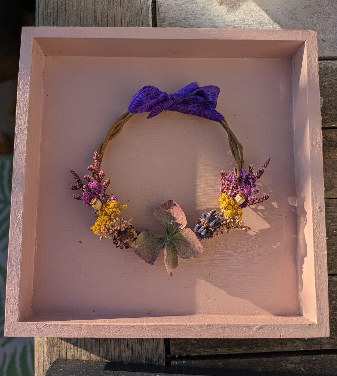 zidernoline's tweet photo. J'ai enfin trouvé des boîtes pour y mettre les couronnes !
(Fleurs et plantes from les alentours)
#productionlocale
#obstination https://t.co/CfsKh8Tbaj