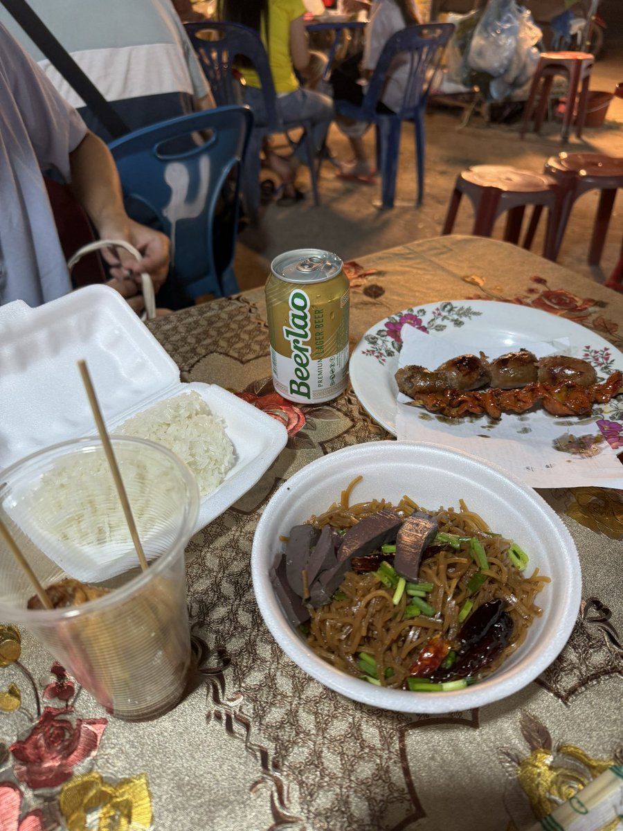 m____21y's tweet photo. ビエンチャンでは毎日屋台飯🏮
もち米が主食のラオスは、
もち米単品で頼めるから嬉しい🥹

#ラオス https://t.co/wVtsaHPJcM
