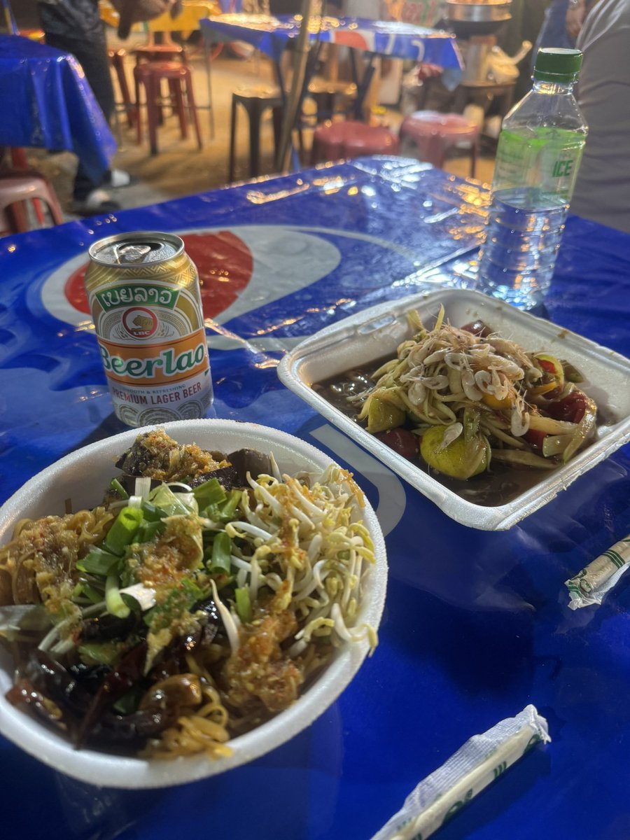 m____21y's tweet photo. ビエンチャンでは毎日屋台飯🏮
もち米が主食のラオスは、
もち米単品で頼めるから嬉しい🥹

#ラオス https://t.co/wVtsaHPJcM