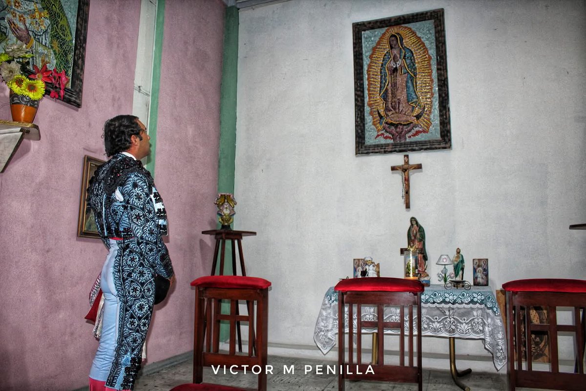 vmpenilla's tweet photo. Nuestra Señora de #Guadalupe, la #Virgen #torera de #México.
Los #toreros honran con veneración su imagen.
La #apoderada de México. https://t.co/GlrhO1vtYP