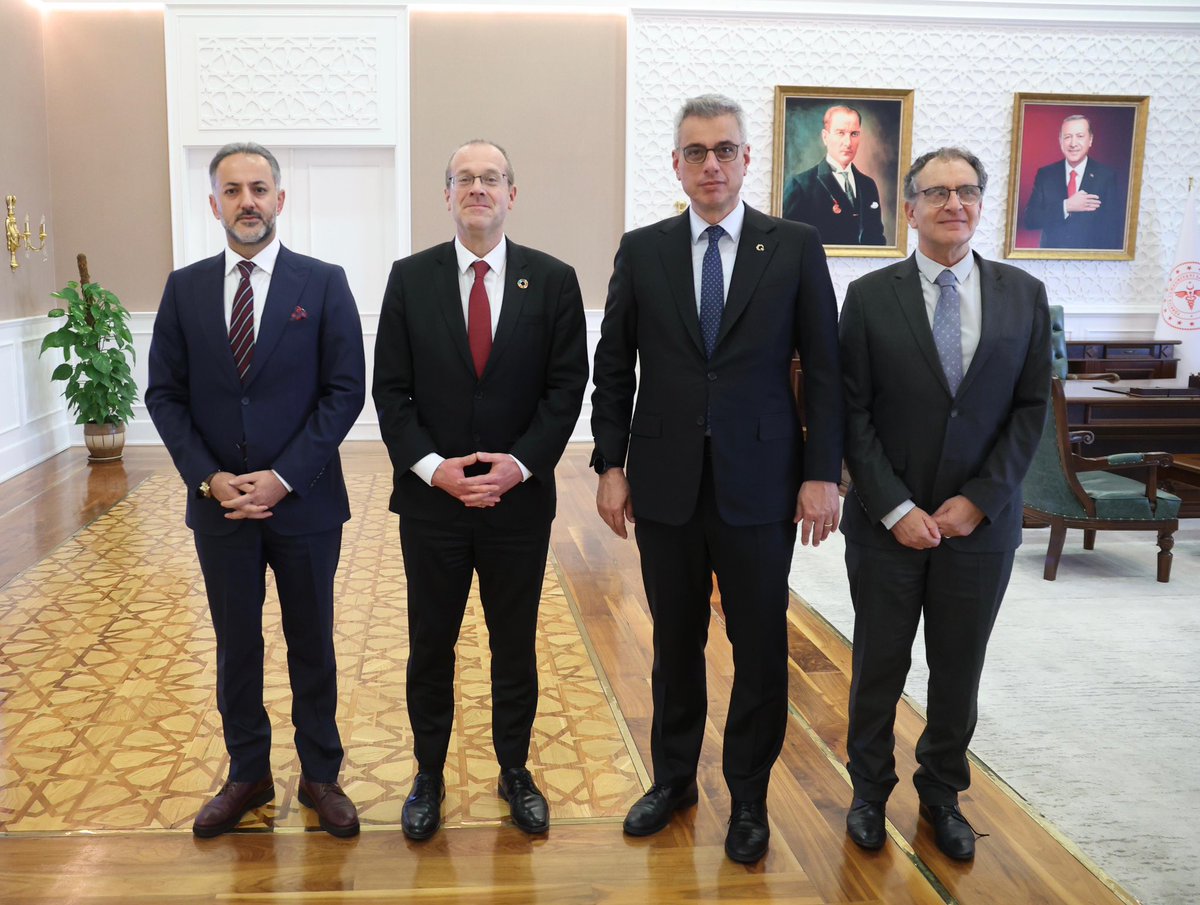 hans_kluge's tweet photo. Minister Memisoglu and I are committed to fighting #tobacco, which claims over 8 million lives globally each year & is alarmingly prevalent among youth in #Türkiye. 

We also agreed to tackle the growing challenge of #obesity. 

Together, we’ll create joint plans & drive their implementation to protect and improve public #health in 🇹🇷. 
 
4/5