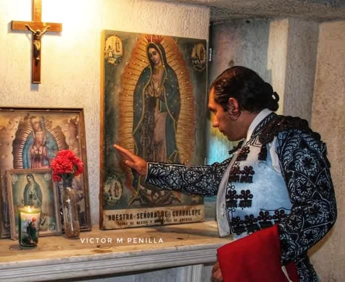 vmpenilla's tweet photo. Nuestra Señora de #Guadalupe, la #Virgen #torera de #México.
Los #toreros honran con veneración su imagen.
La #apoderada de México. https://t.co/v9sOjIcBgW