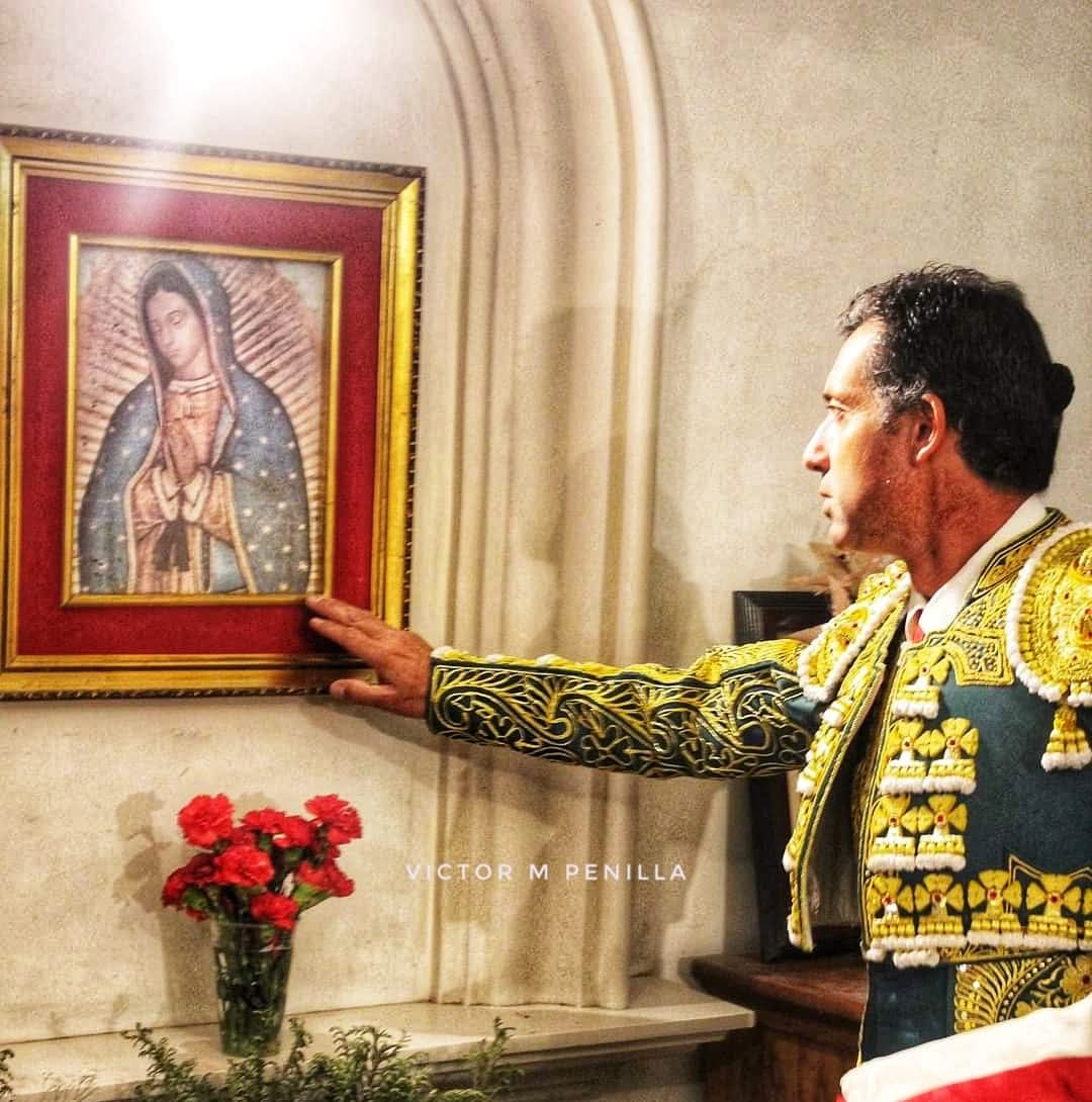 vmpenilla's tweet photo. Nuestra Señora de #Guadalupe, la #Virgen #torera de #México.
Los #toreros honran con veneración su imagen.
La #apoderada de México. https://t.co/v9sOjIcBgW