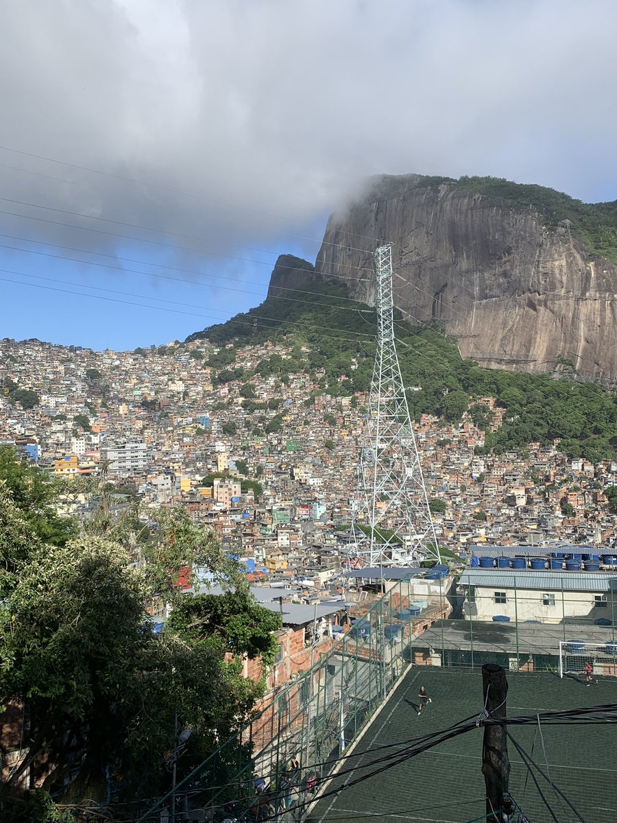 harleymc__'s tweet photo. Mais felicidade em conhece a favela da rocinha ❤️ https://t.co/HRdwBolYL7