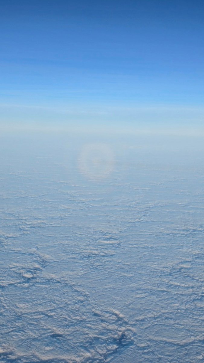 What is this? Saw it for about an hour while flying yesterday. Some kinda cloud formation?