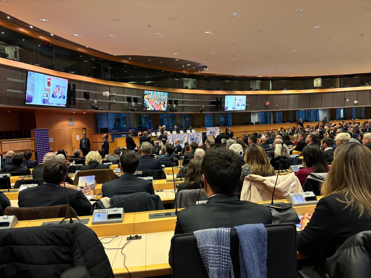 #Bruxelles #ParlementEuropéen Pour recevoir pour ⁦⁦<a href="/villeagen/">Ville d'Agen 🇫🇷🇪🇺🇺🇦</a>⁩ , le label « Ville Européenne du sport » 2025, Bravo à nos 64 clubs, à nos 8000 Agenaises et agenais licenciés (44% de filles ! Bravo!) à toutes les équipes municipales à qui Agen doit cet honneur !👍👏👍👏