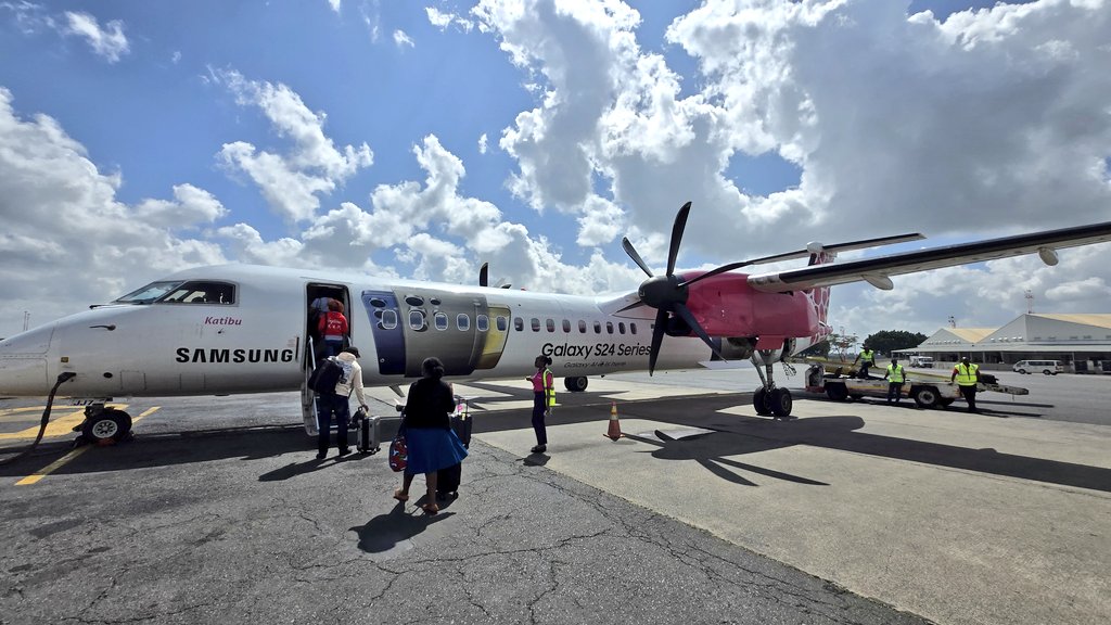 moseskemibaro's tweet photo. Looking good, JamboJet and Samsung, looking really good! Photos taken on the Samsung Galaxy Z Fold 6. 

#JamboJet #FlyJamboJet #Samsung #GalaxyS24 #GalaxyZFold6 #FlightTime #Flying #JetSet #Nairobi #JKIA #Kenya #Africa #NoFilter

@SamsungMobileKE
@Samsung
@SamsungMobile @FlyJambojet
