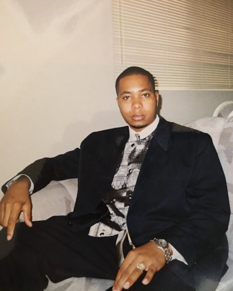 bisimoto's tweet photo. #ThrowbackThursday, circa 1997.
Working in pharma....loving 3 piece suits and #HondaCRXs.
.
In the background was my company #DodgeIntrepid, and my younger brother's 1st gen #CRX, housing a #D16A1 engine.
Racing and D series experimentation was my hardcore hobby at that time. https://t.co/VeIGhN9wAJ