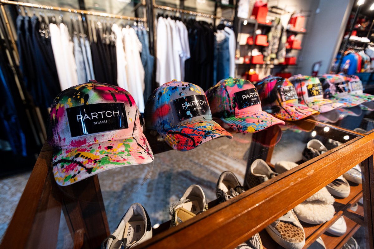 partchfashion's tweet photo. PARTCH took its Atelier Collection beyond the workshop to Art Basel Miami 2024 🎨✨. Last Sunday, in the heart of Wynwood at Lulu Laboratorium , @DEVAUXDIdier brought each trucker hat to life with live painting, creating 1/1 masterpiece editions. #artbaselmiami #partch #art #cap https://t.co/4rBUnSyj65