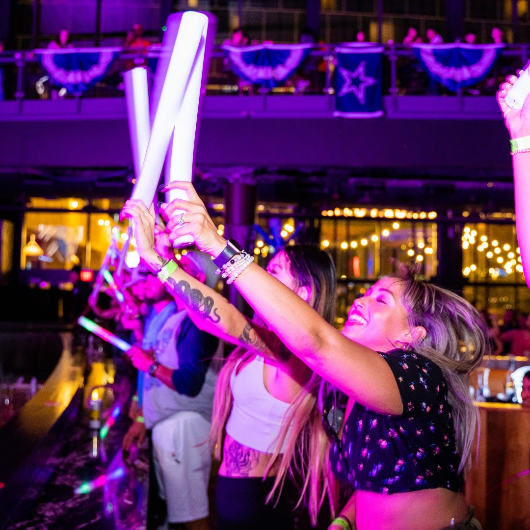 ⚡2 DAYS TO GLOW UP: THE DROP with DJ Pauly D! 🎧
Get your glow sticks ready—DJ Pauly D is almost here, December 14th! 🔥

bit.ly/4ffz2hi