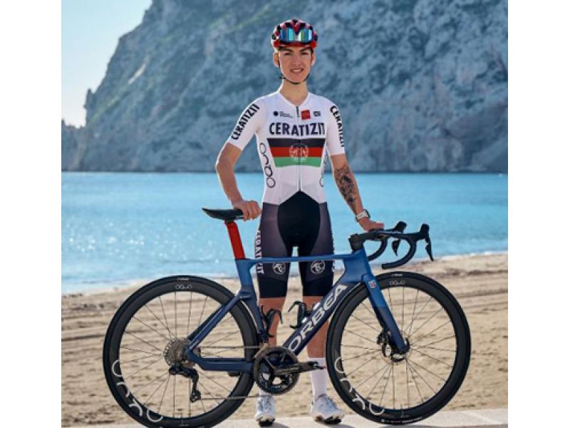 tuttobiciweb_it's tweet photo. Fariba #Hashimi è la prima ciclista afghana nel World Tour, un simbolo di speranza e riscatto 🚲 #WomenInSport #CyclingDreams
https://t.co/vH5o0xF5Y7 https://t.co/ljCMOoPBOG