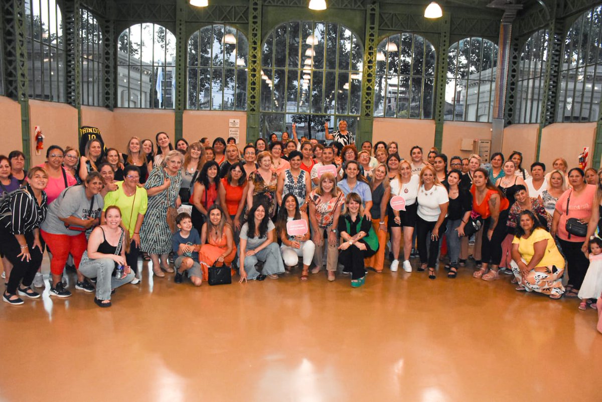 acarolinamartin's tweet image. 🙋🏼‍♀️Jornada de diálogo y reflexión sobre participación femenina, diversidad y liderazgo en el CPC General Paz.
💬La participación femenina y la diversidad son clave para construir una ciudad más inclusiva y participativa. 

#ParticipaciónFemenina 
#Conectar 
#Integrar
#Humanizar