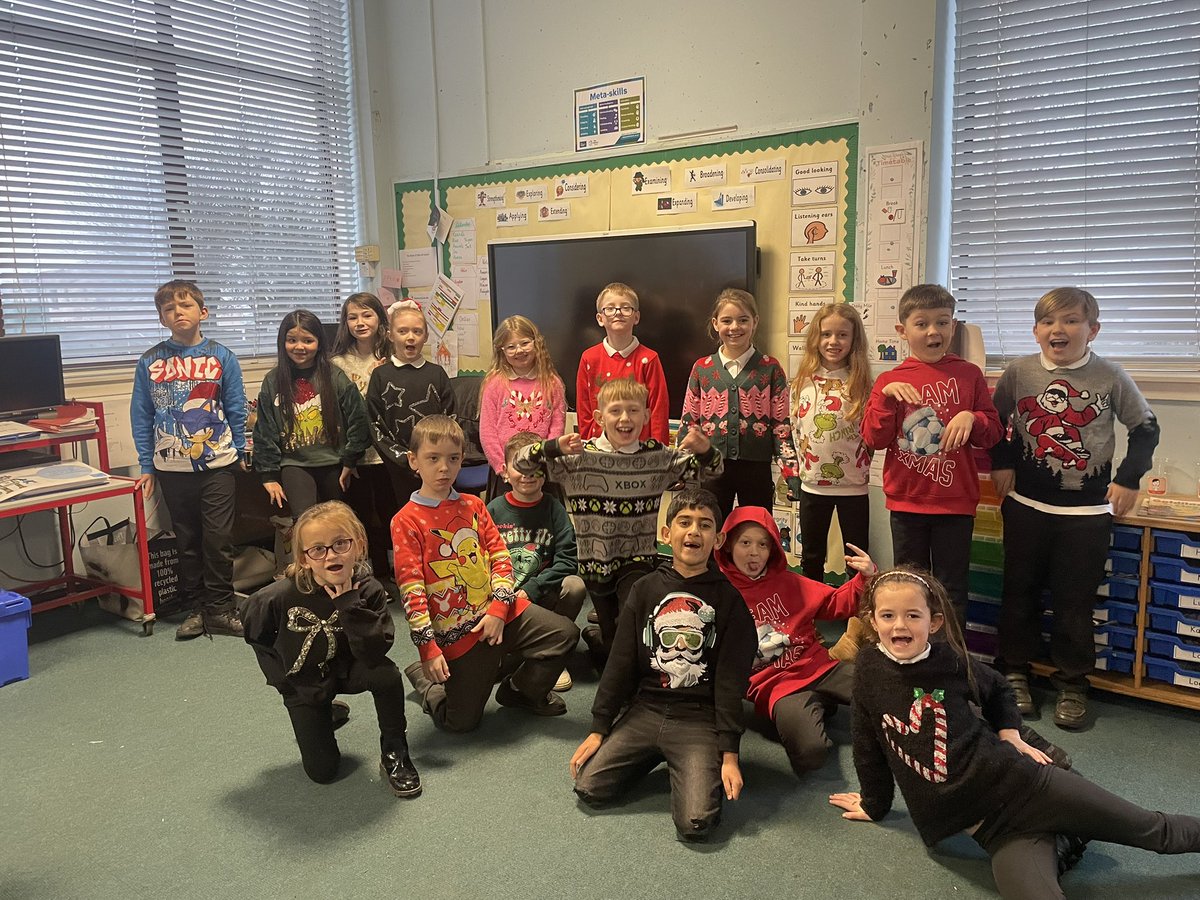 LauriestonP4's tweet photo. P4 enjoying yesterdays Christmas jumper and lunch day! 🎄 https://t.co/ju524Axk7m