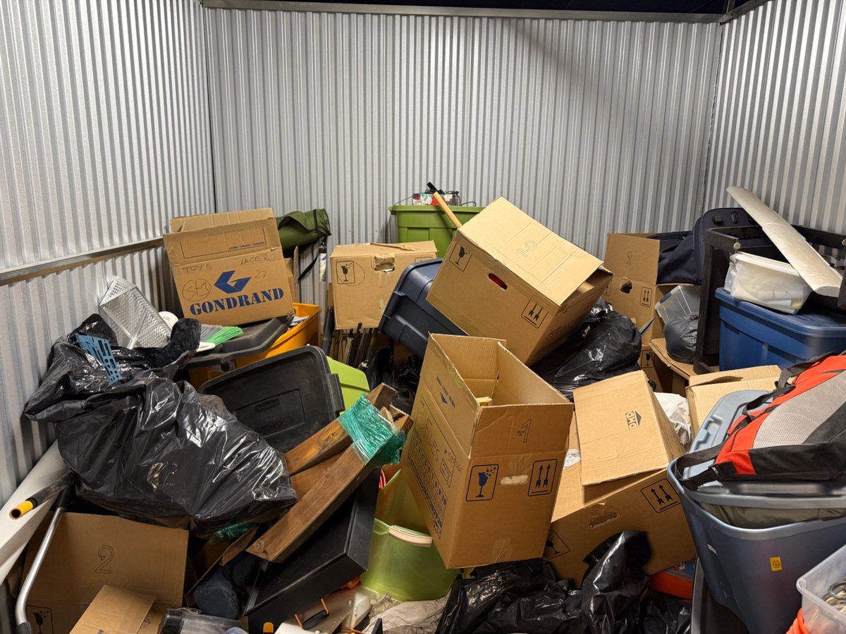 umtirigane's tweet photo. @extraspace This is unacceptable. This is the SECOND time our lock has been drilled off/through on your watch and this time people emptied and dumped out all of my deceased father’s boxes.  Employees say there are no cameras but I pass FOUR of them to get to my unit. https://t.co/CJRIKZIEt1