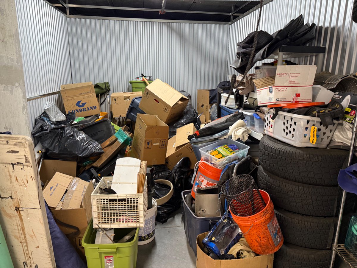 umtirigane's tweet photo. @extraspace This is unacceptable. This is the SECOND time our lock has been drilled off/through on your watch and this time people emptied and dumped out all of my deceased father’s boxes.  Employees say there are no cameras but I pass FOUR of them to get to my unit. https://t.co/CJRIKZIEt1