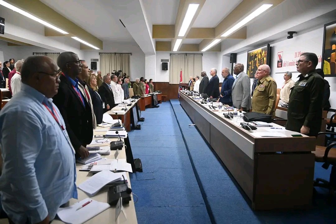 Presidido por el Primer Secretario del Comité Central, inició el #IXPlenoCCPCC   Rendirá cuentas el Buró Político y evaluará el cumplimiento de las proyecciones del Gobierno para corregir distorsiones e impulsar la economía.
#MujeresEnRevolución